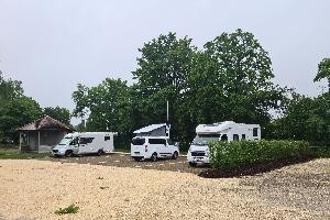 Bild Stellplatz mit Fahrzeugen